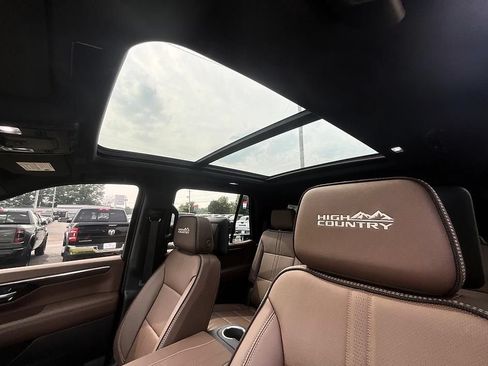 Used 2025 Chevrolet Tahoe High Country AWD/4WD image 19