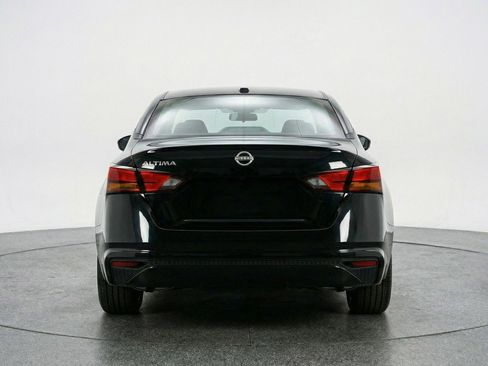 Used 2025 Nissan Altima 2.5 SV FWD image 7