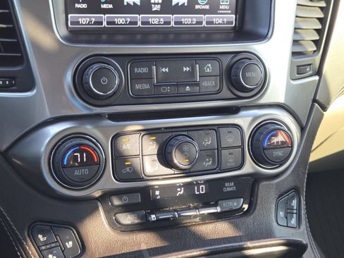 Used 2018 Chevrolet Suburban Premier AWD/4WD image 37