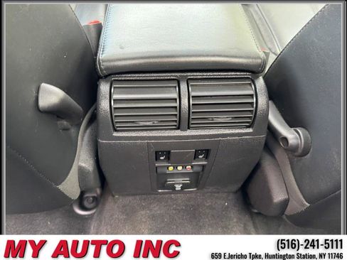 Used 2009 Jeep Commander Limited image 17