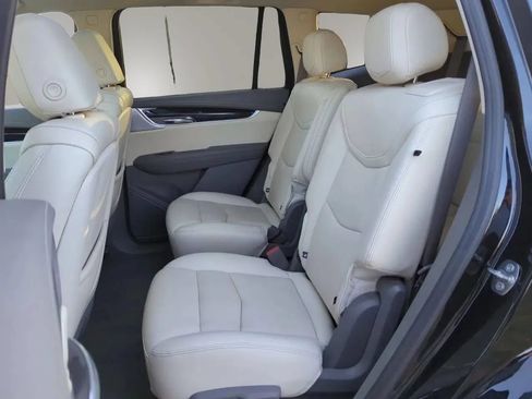 Used 2023 Cadillac XT6 Premium Luxury w/ Technology Package AWD/4WD image 22