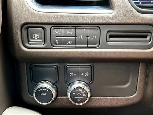 Used 2022 GMC Yukon SLT w/ SLT Premium Package image 68