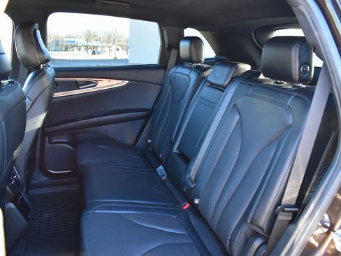 Used 2020 Lincoln Nautilus Reserve image 7