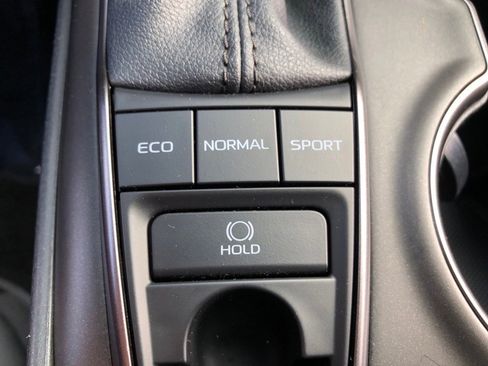 Used 2022 Toyota Camry SE image 31