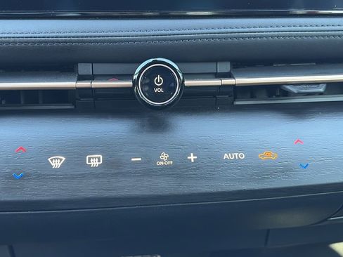 Certified 2023 Nissan Ariya FWD image 16