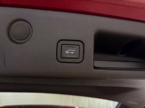 Used 2023 Chevrolet Equinox Premier AWD/4WD image 11