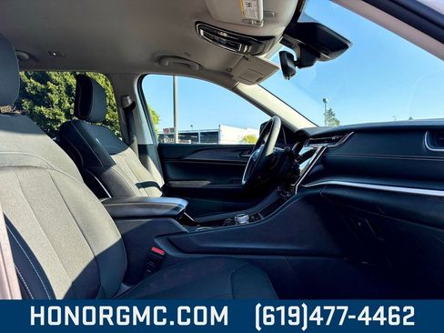 Used 2023 Jeep Grand Cherokee L Laredo image 20