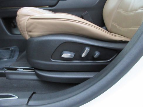 Used 2019 Cadillac XT5 Platinum image 36