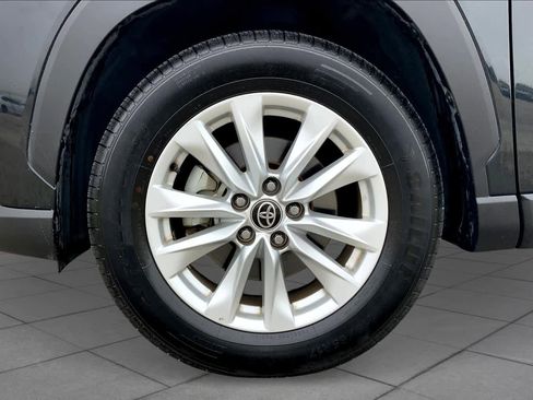 Used 2022 Toyota Corolla Cross LE FWD image 11