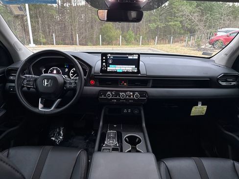 Certified 2025 Honda Pilot Touring image 25