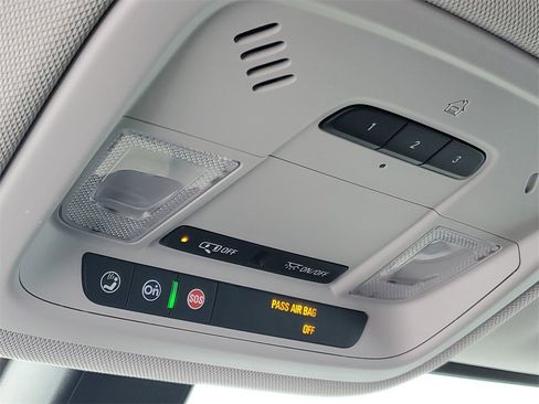 Used 2019 Chevrolet Traverse LT image 23