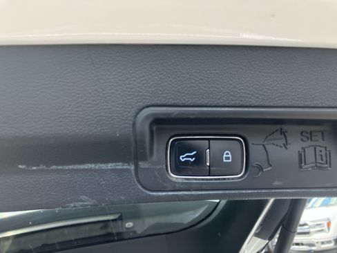 Used 2021 Ford Explorer XLT AWD/4WD image 13