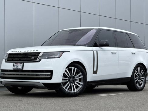 Used 2023 Land Rover Range Rover SE image 1