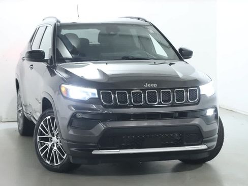 Used 2023 Jeep Compass Limited w/ Elite Group AWD/4WD image 2