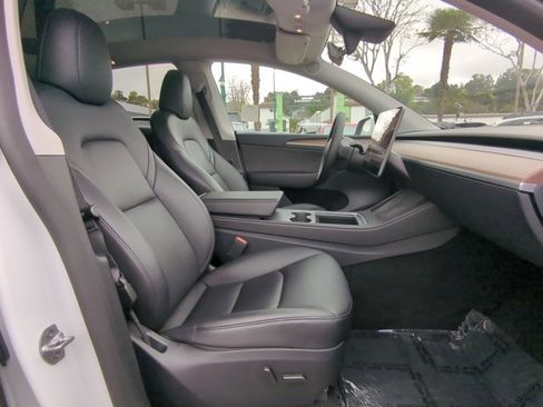 Used 2024 Tesla Model Y Long Range image 23