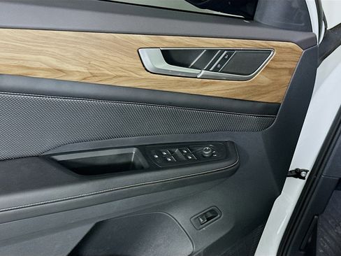 Used 2024 Volkswagen Atlas SE image 15