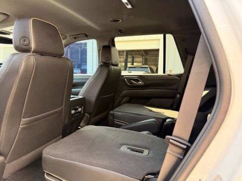 Used 2024 GMC Yukon SLT w/ SLT Luxury Package RWD image 27