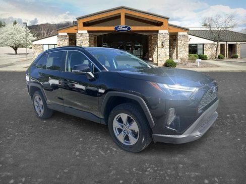 Used 2023 Toyota RAV4 LE AWD/4WD image 3