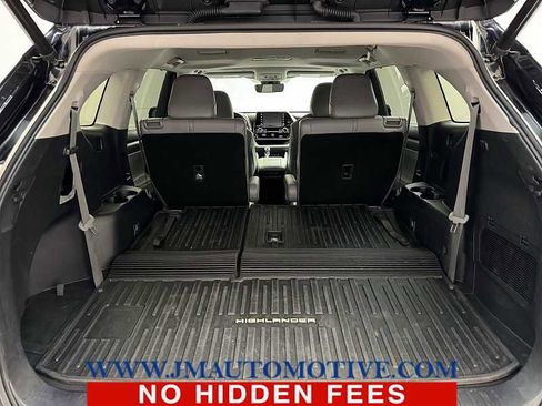 Used 2021 Toyota Highlander XLE image 19
