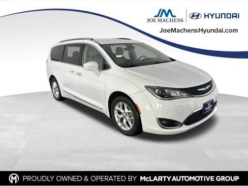 Used 2020 Chrysler Pacifica Touring-L Plus w/ Tire & Wheel Group FWD image 3