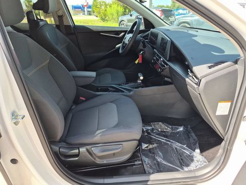 Used 2025 Kia Niro LX FWD image 30