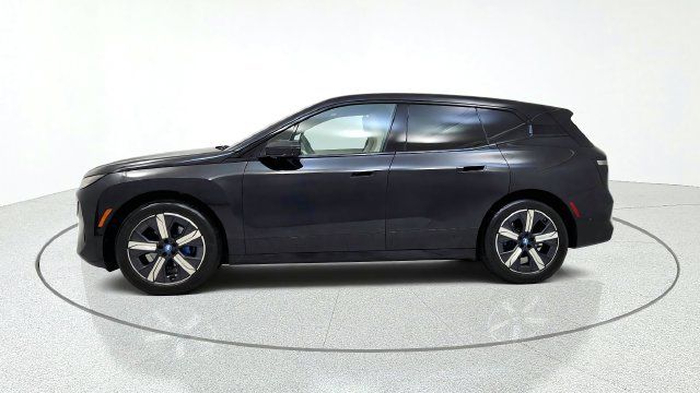 Used 2024 BMW iX xDrive50 w/ Premium Package AWD/4WD image 4