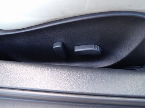 Used 2010 INFINITI G37 Convertible image 14