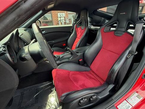 Used 2016 Nissan 370Z NISMO RWD image 19