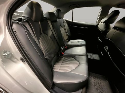 Used 2022 Toyota Camry SE w/ Cold Weather Package FWD image 19