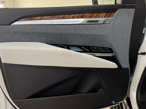 New 2025 Cadillac Escalade Sport Platinum w/ LPO, ONYX Package image 28