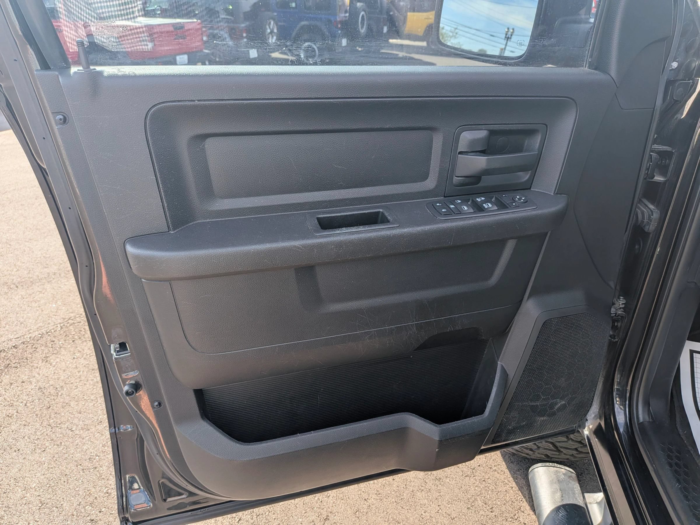 Used 2018 RAM 1500 Express w/ Black Ram 1500 Express Group AWD/4WD image 20