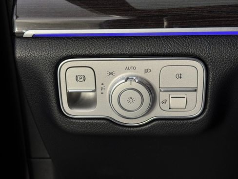 Used 2021 Mercedes-Benz GLE 350 w/ Premium Package image 18