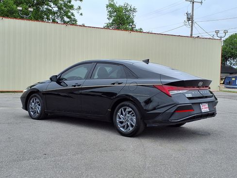 Used 2025 Hyundai Elantra Hybrid FWD image 18