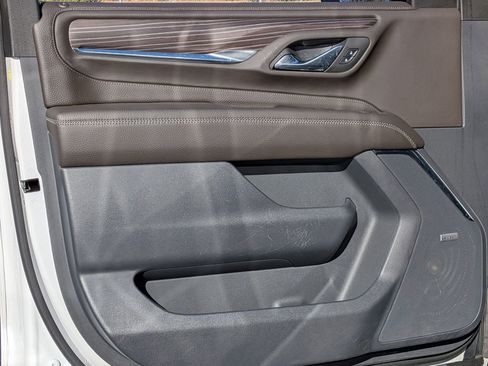 Used 2024 GMC Yukon Denali w/ Denali Reserve Package image 12