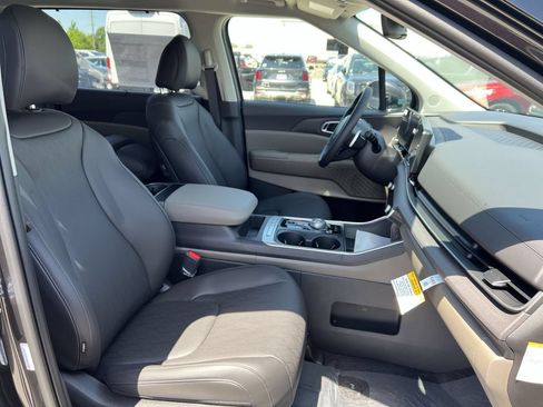 New 2026 Kia Carnival EX FWD image 26