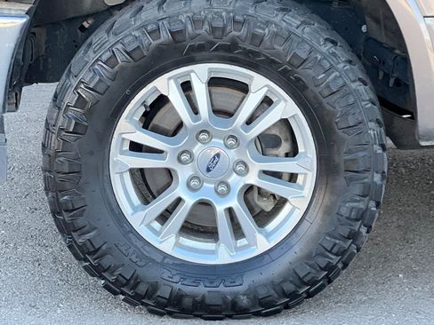 Used 2018 Ford F150 Lariat w/ Equipment Group 502A Luxury image 27