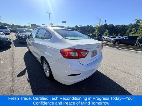 Used 2017 Chevrolet Cruze LT w/ Convenience Package FWD image 3