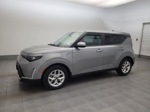 Used 2023 Kia Soul LX w/ LX Technology Package FWD image 2