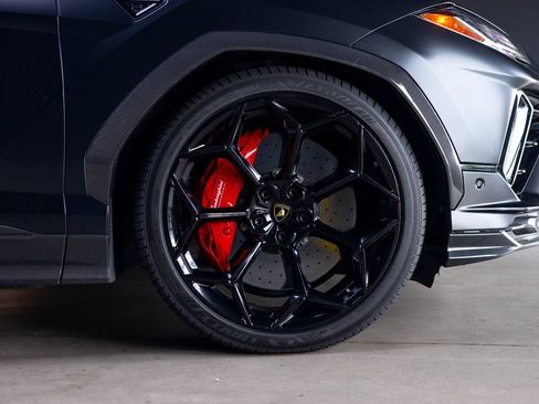 Used 2024 Lamborghini Urus Performante AWD/4WD image 12