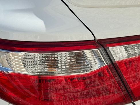 Used 2017 Toyota Camry SE image 11