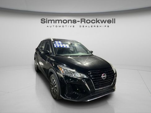 Used 2024 Nissan Kicks SV image 1