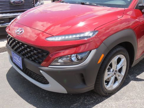 Used 2023 Hyundai Kona SEL FWD image 3