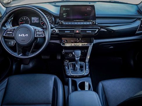Certified 2022 Kia Seltos EX image 24