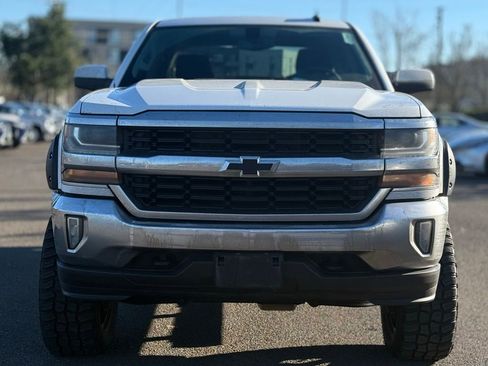 Used 2018 Chevrolet Silverado 1500 LT w/ LT Eassist Package image 8