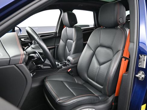 Certified 2023 Porsche Macan Turbo AWD/4WD image 5