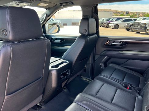 Used 2025 Chevrolet Suburban Z71 AWD/4WD image 20