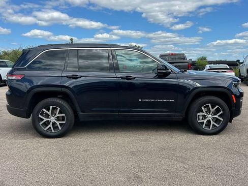 Used 2024 Jeep Grand Cherokee Limited w/ Luxury Tech Group II AWD/4WD image 50