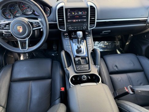 Certified 2018 Porsche Cayenne Platinum Edition image 20
