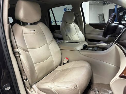 Used 2016 Cadillac Escalade Luxury AWD/4WD image 27