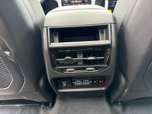 New 2025 Jeep Grand Cherokee Limited w/ Black Appearance Package AWD/4WD image 17